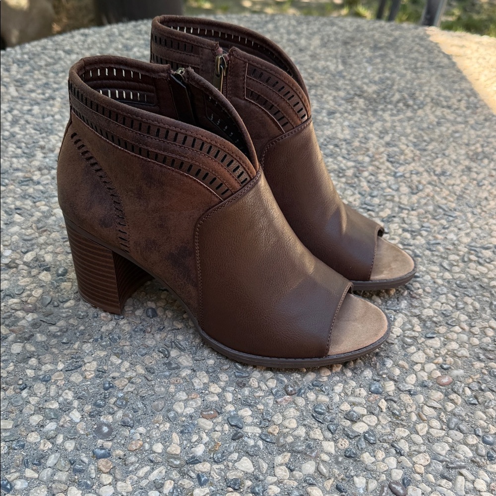 8.5 W- Avenue- Cloud Walkers  Women's Brown Peep-Toe Block Heel Ankle Boots